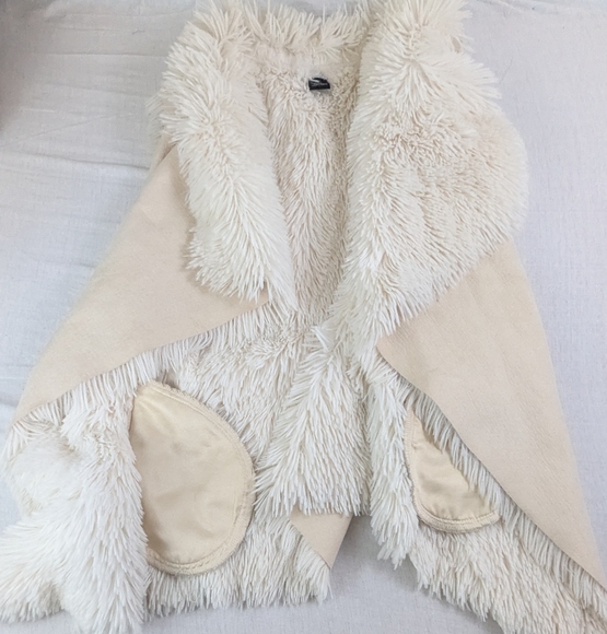 Faux Fleece Cream & Off White Reversible Vest Size M/L - Picture 12 of 12